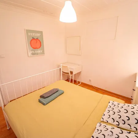 Homestay Bedrooms In Bairro Alto