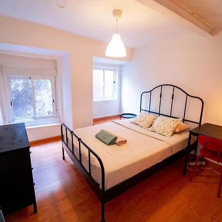 Homestay Bedrooms In Bairro Alto *