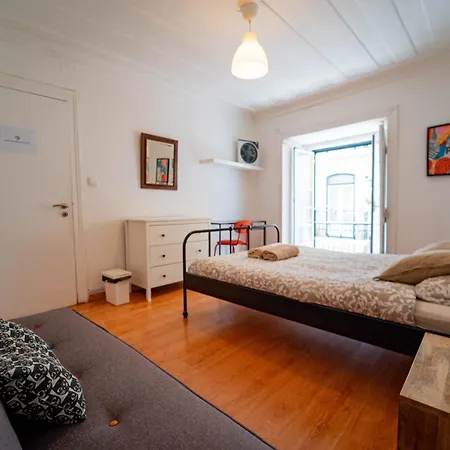 Homestay Bedrooms In Bairro Alto