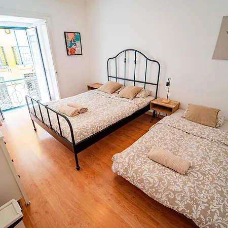 Homestay Bedrooms In Bairro Alto