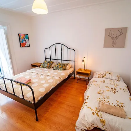Rum i privatbostad Bedrooms In Bairro Alto